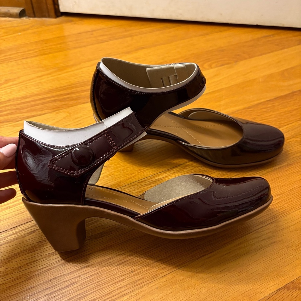 Easy Spirit Brown Heels Classic Design